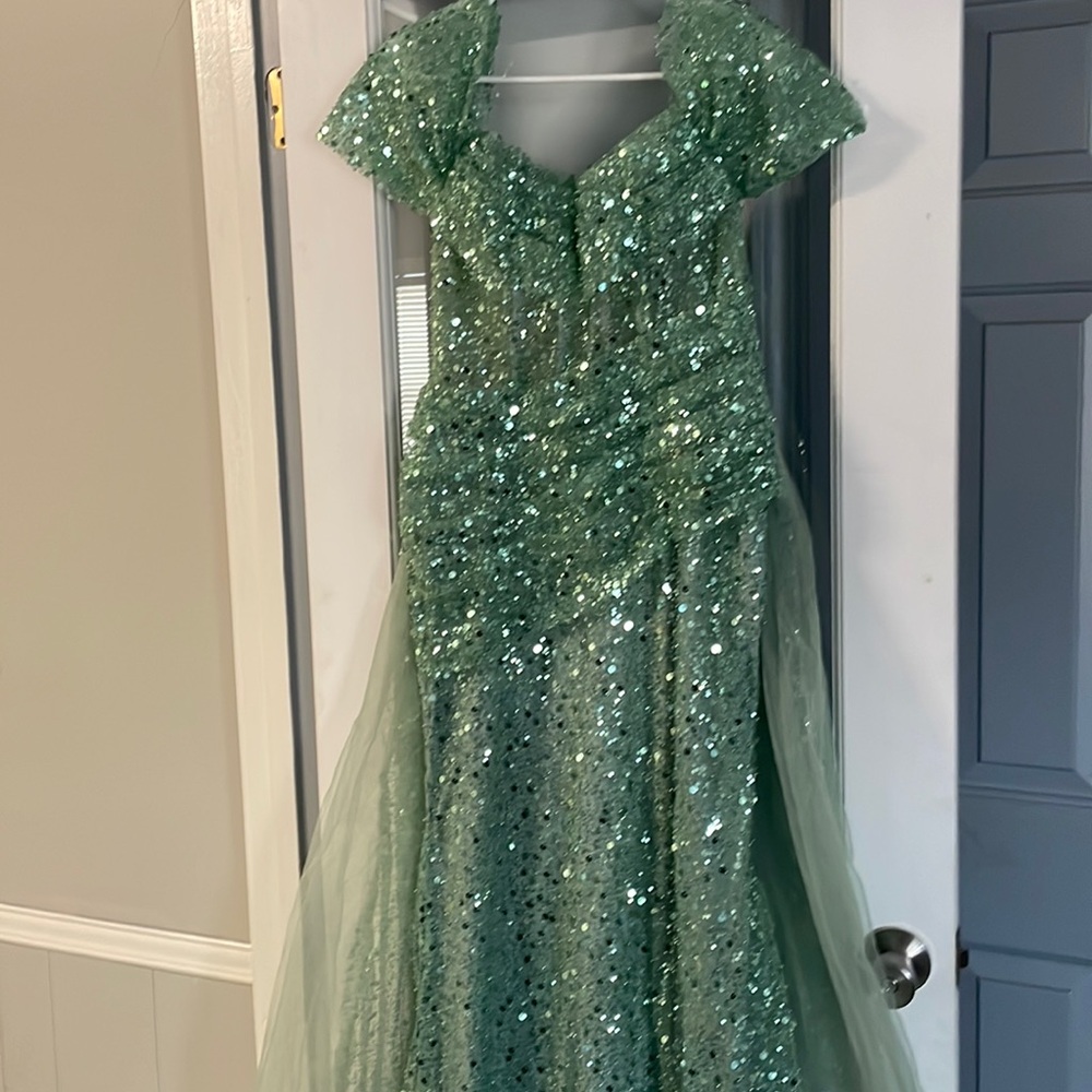 Wedding dress or prom